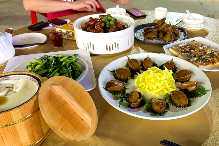 ⚠️紧急通知：三乡人别去排队了！这家餐厅的母亲节福利“杀疯”了！3.8元一只鲍鱼，1元一桶自磨山水豆腐【预订电话15362705888】